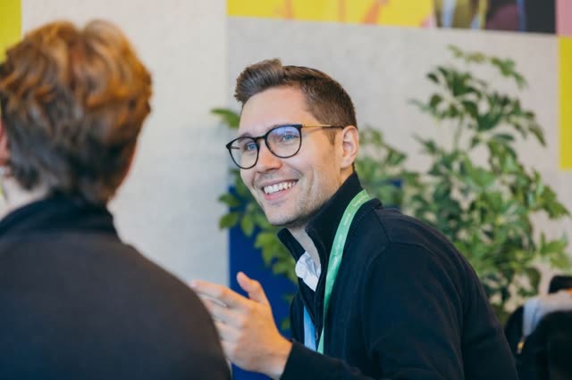 Pactos bei einem Branchen-Event