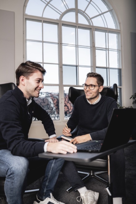 Antonio und Philipp beim Arbeiten